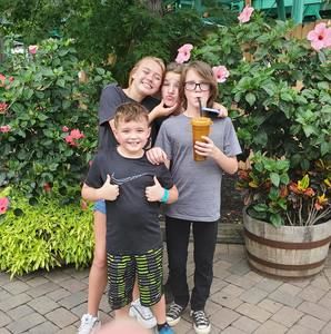 Meet your Posher, Morris stephanie